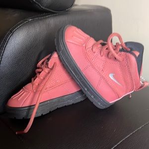 Nike boots acg size 5c